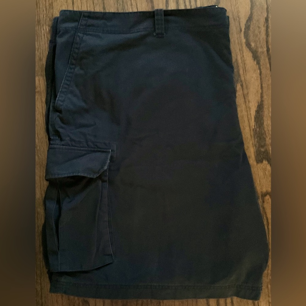Black men’s cargo shorts